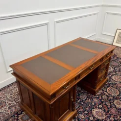 Bureau anglais classique en cuir marron