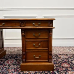Bureau anglais classique en cuir marron