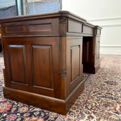 Bureau anglais classique en cuir vert