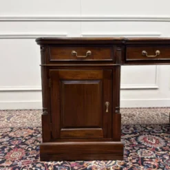 Bureau anglais classique en cuir vert