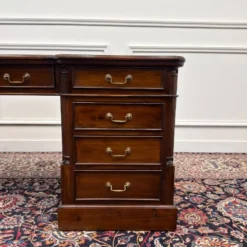 Bureau anglais classique en cuir vert