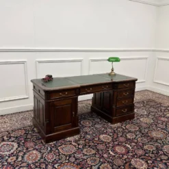 Bureau anglais classique en cuir vert