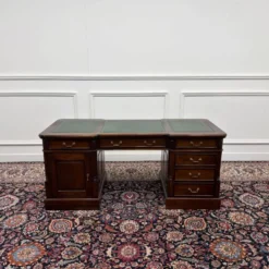 Bureau anglais classique en cuir vert