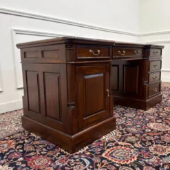 Bureau anglais classique en cuir vert
