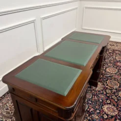Bureau anglais classique en cuir vert