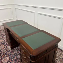 Bureau anglais classique en cuir vert