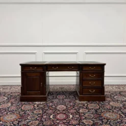 Bureau anglais classique en cuir vert