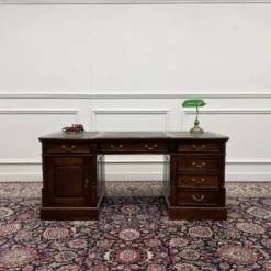 Bureau anglais classique en cuir vert