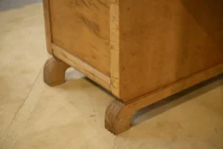 Bureau anglais en loupe de bouleau marqueterie en motif d’abeille 1950’s