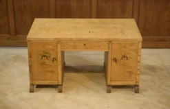 Bureau anglais en loupe de bouleau marqueterie en motif d’abeille 1950’s