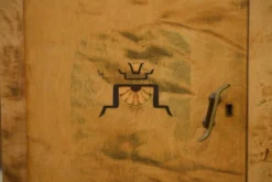 Bureau anglais en loupe de bouleau marqueterie en motif d’abeille 1950’s