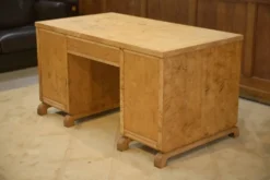 Bureau anglais en loupe de bouleau marqueterie en motif d’abeille 1950’s