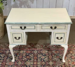Bureau anglais en sapin des années 1950