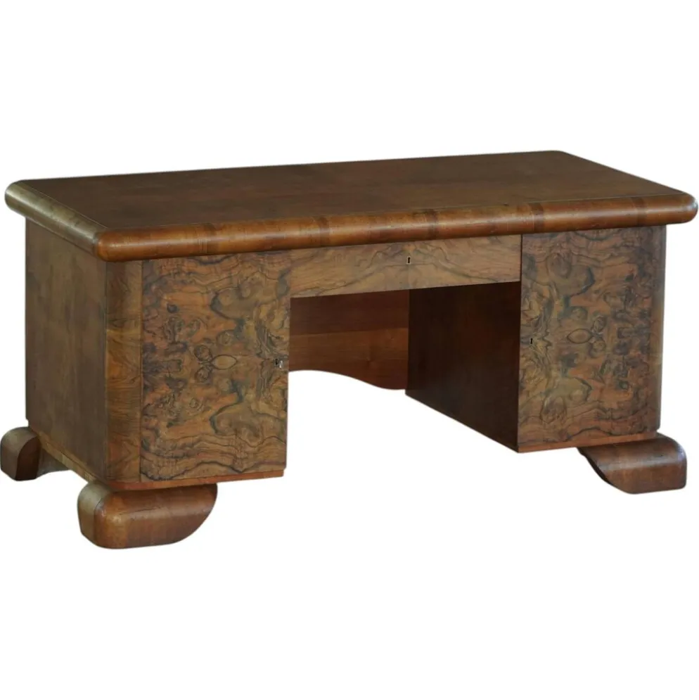 Bureau Art déco, sculptural et expressif, en noyer, réalisé par un ébéniste français, années 1930