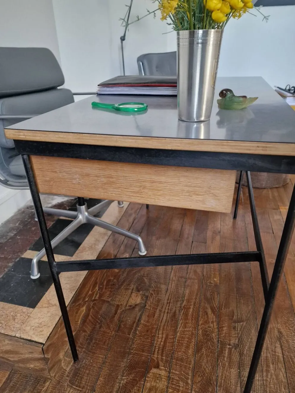 Bureau attribue a Pierre Paulin 1960