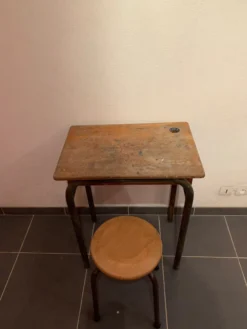 Bureau avec tabouret