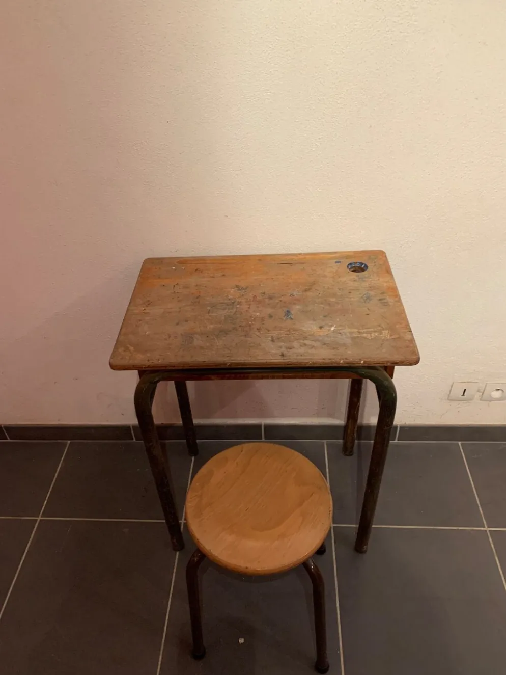 Bureau avec tabouret