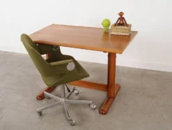 Bureau avec un plateau réglable, design italien, années 1970, fabriqué en Italie