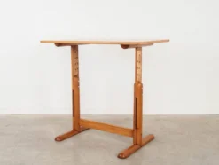 Bureau avec un plateau réglable, design italien, années 1970, fabriqué en Italie