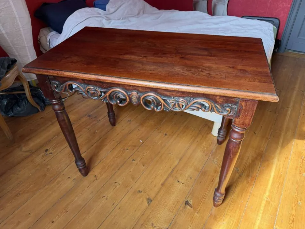 Bureau Belle Époque — Acajou sculpté ajouré, pieds balustres