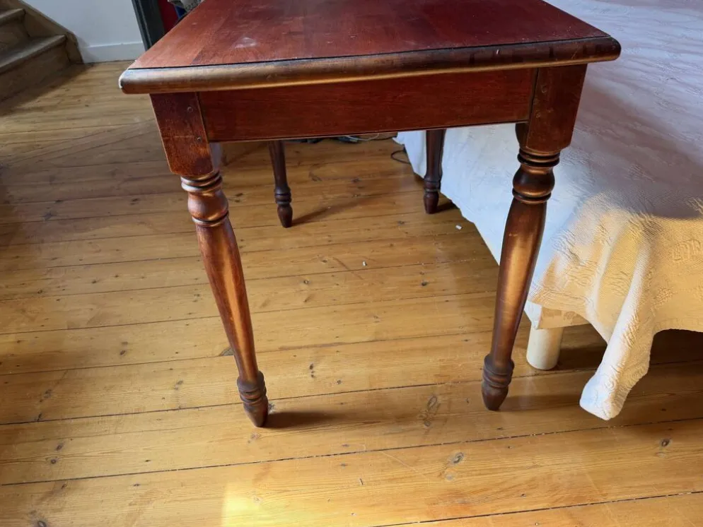 Bureau Belle Époque — Acajou sculpté ajouré, pieds balustres