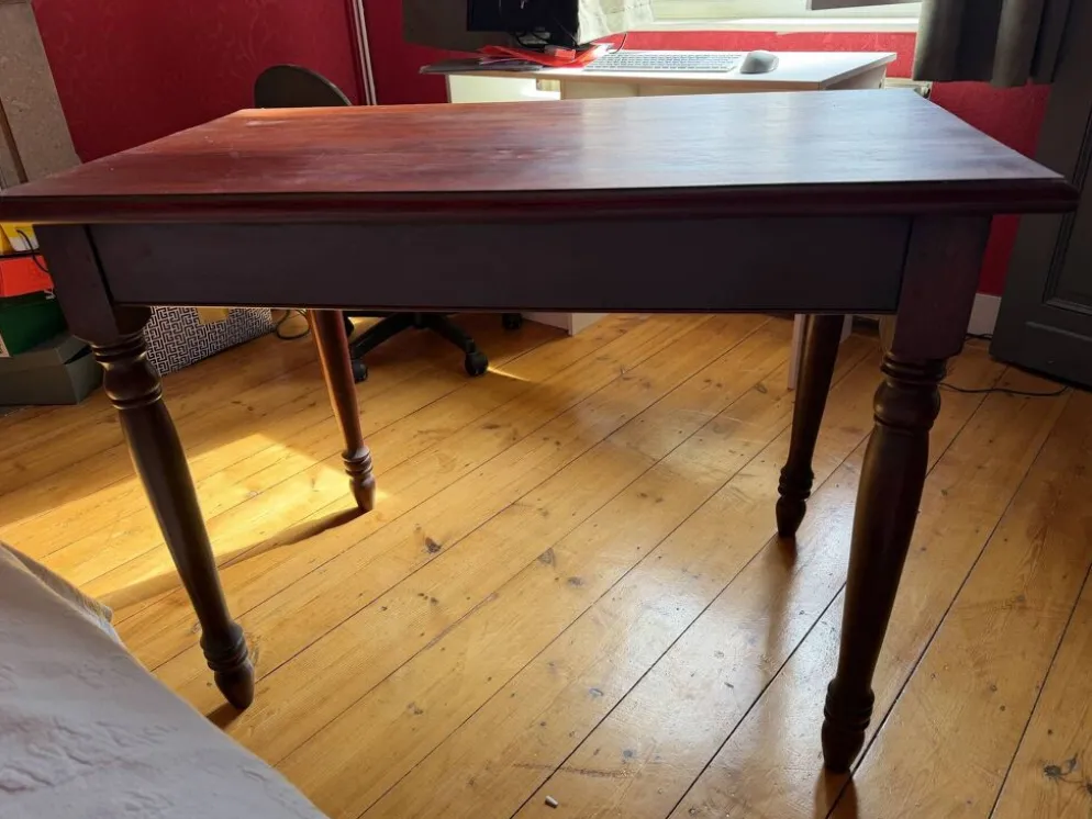 Bureau Belle Époque — Acajou sculpté ajouré, pieds balustres
