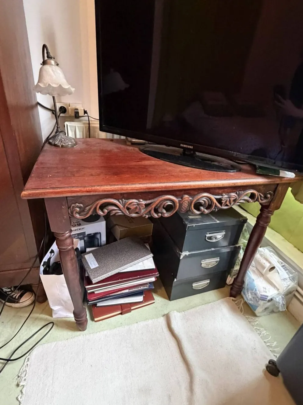 Bureau Belle Époque — Acajou sculpté ajouré, pieds balustres