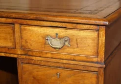 Bureau à caissons géorgien en chêne restauré vers 1800