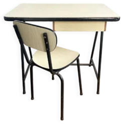 Bureau + chaise d'enfant en formica