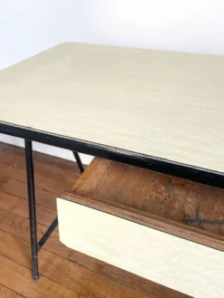Bureau + chaise d'enfant en formica