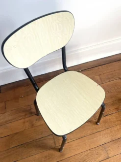 Bureau + chaise d'enfant en formica