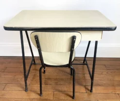 Bureau + chaise d'enfant en formica