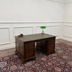 Bureau Chesterfield en cuir vert RAC Classic English