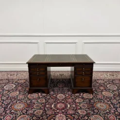 Bureau Chesterfield en cuir vert RAC Classic English