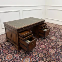 Bureau Chesterfield en cuir vert RAC Classic English