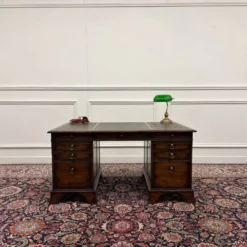 Bureau Chesterfield en cuir vert RAC Classic English