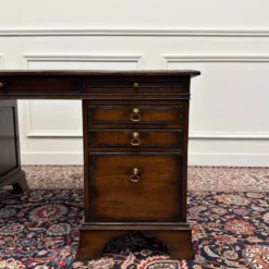 Bureau Chesterfield en cuir vert RAC Classic English