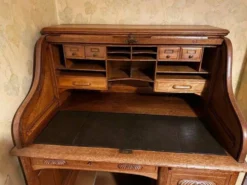 Bureau chêne avec volet coulissant et chaise bois cuir