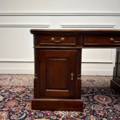 Bureau classique anglais avec cuir vert