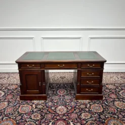 Bureau classique anglais avec cuir vert
