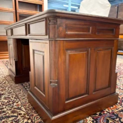 Bureau classique anglais avec cuir vert