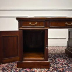 Bureau classique anglais avec cuir vert