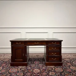 Bureau classique anglais avec cuir vert