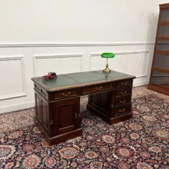 Bureau classique anglais avec cuir vert
