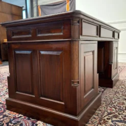 Bureau classique anglais avec cuir vert