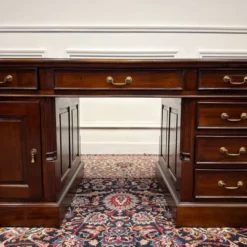 Bureau classique anglais avec cuir vert