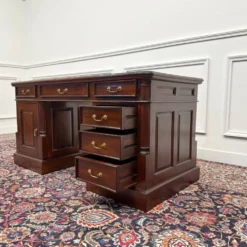Bureau classique anglais avec cuir vert