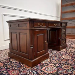 Bureau classique anglais avec cuir vert