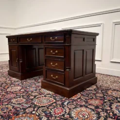 Bureau classique anglais avec cuir vert