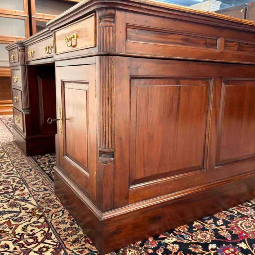 Bureau classique en cuir bordeaux Partnerdesk